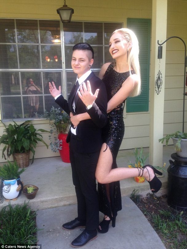 Lesbian Couple Become The First Same Sex Prom King And Queen At High School