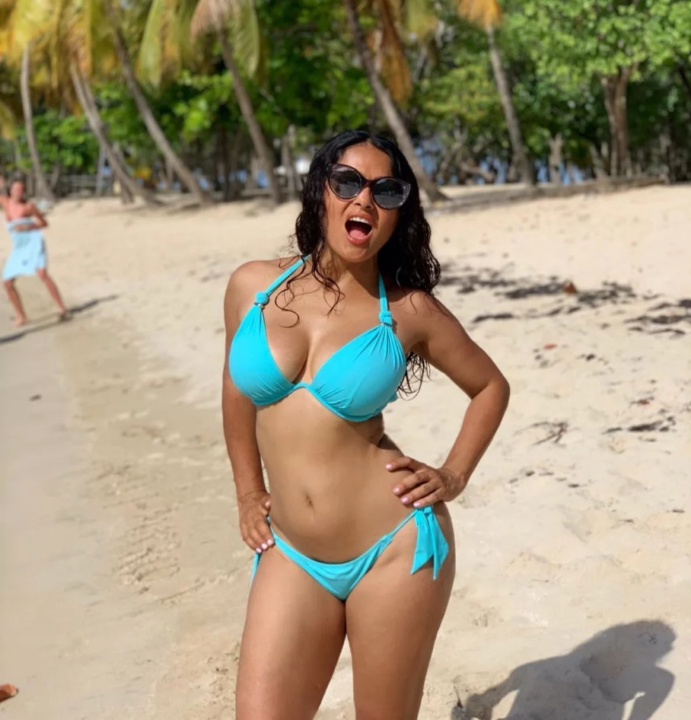 salma hayek boobs and stomach blue bikini